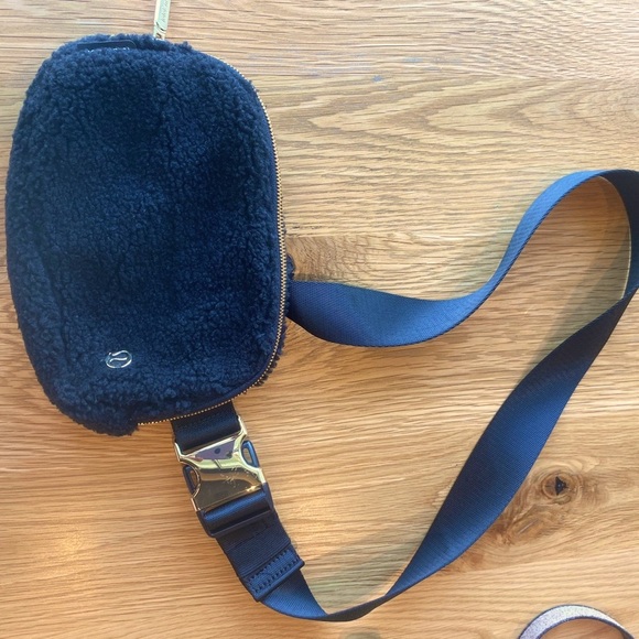 LULU LEMON EVERYWHERE BELT BAG - Picture 4 of 8